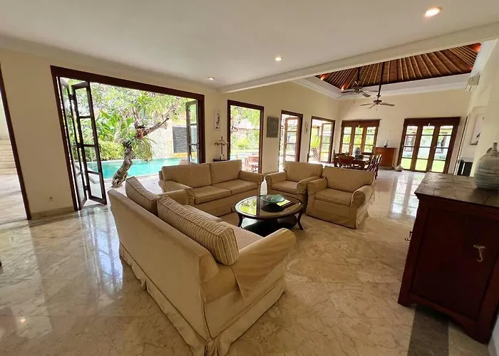 Villa 5-br In Mins Walk To The And
