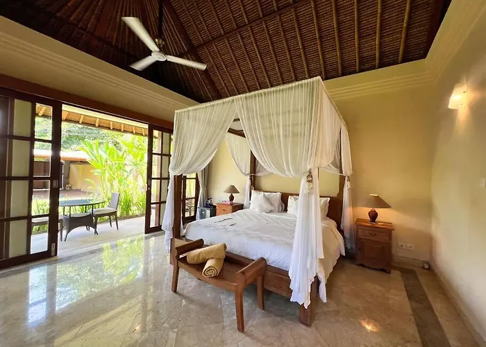 5-br In Mins Walk To The And Villa Sanur